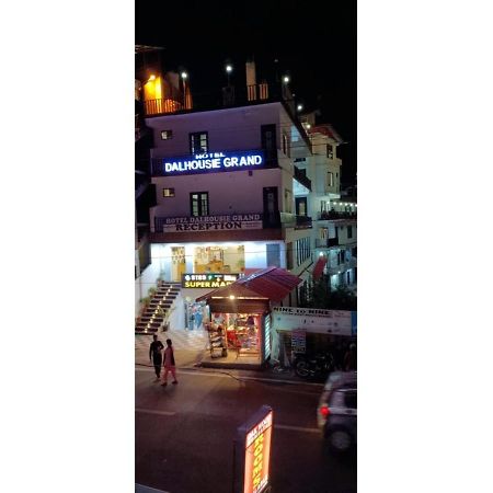 Hotel Dalhousie Grand Banikhet Luaran gambar